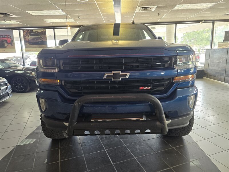 2018 Chevrolet Silverado 1500 LT-CREW CAB-4X4 - Photo 2 - Hamilton, OH 45015
