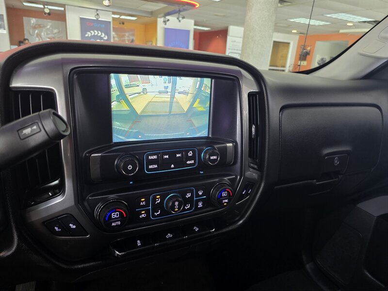 2018 Chevrolet Silverado 1500 LT-CREW CAB-4X4 - Photo 24 - Hamilton, OH 45015