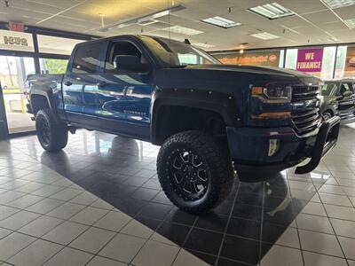2018 Chevrolet Silverado 1500 LT-CREW CAB-4X4 - Photo 3 - Hamilton, OH 45015