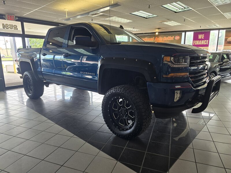 2018 Chevrolet Silverado 1500 LT-CREW CAB-4X4 - Photo 3 - Hamilton, OH 45015