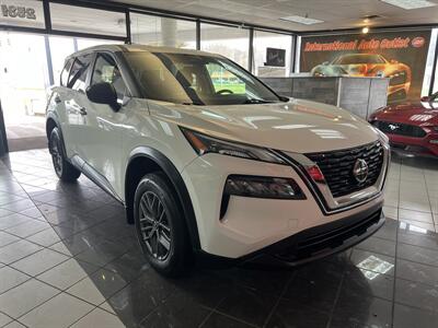 2021 Nissan Rogue S 4DR SEDAN - Photo 4 - Hamilton, OH 45015