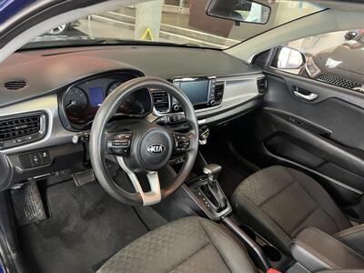 2020 Kia Rio S 5-DOOR WAGON   - Photo 11 - Hamilton, OH 45015