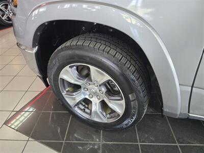 2022 RAM 1500 Laramie 4DR CREW CAB 4X4/V8   - Photo 34 - Hamilton, OH 45015