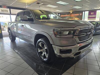 2022 RAM 1500 Laramie 4DR CREW CAB 4X4/V8   - Photo 3 - Hamilton, OH 45015