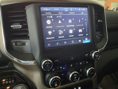 2022 RAM 1500 Laramie 4DR CREW CAB 4X4/V8   - Photo 27 - Hamilton, OH 45015