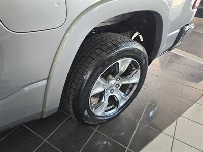 2022 RAM 1500 Laramie 4DR CREW CAB 4X4/V8   - Photo 35 - Hamilton, OH 45015