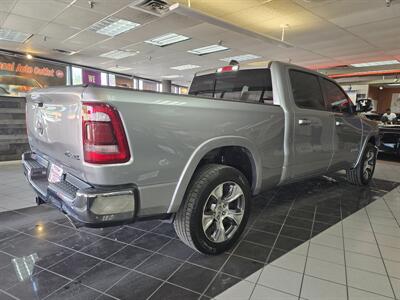 2022 RAM 1500 Laramie 4DR CREW CAB 4X4/V8   - Photo 4 - Hamilton, OH 45015