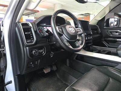 2022 RAM 1500 Laramie 4DR CREW CAB 4X4/V8   - Photo 8 - Hamilton, OH 45015