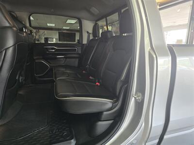 2022 RAM 1500 Laramie 4DR CREW CAB 4X4/V8   - Photo 12 - Hamilton, OH 45015