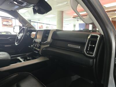 2022 RAM 1500 Laramie 4DR CREW CAB 4X4/V8   - Photo 14 - Hamilton, OH 45015