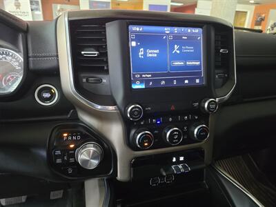 2022 RAM 1500 Laramie 4DR CREW CAB 4X4/V8   - Photo 25 - Hamilton, OH 45015