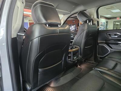 2022 RAM 1500 Laramie 4DR CREW CAB 4X4/V8   - Photo 11 - Hamilton, OH 45015