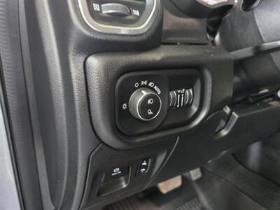 2022 RAM 1500 Laramie 4DR CREW CAB 4X4/V8   - Photo 22 - Hamilton, OH 45015