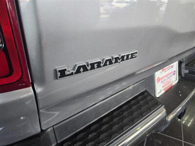 2022 RAM 1500 Laramie 4DR CREW CAB 4X4/V8   - Photo 33 - Hamilton, OH 45015