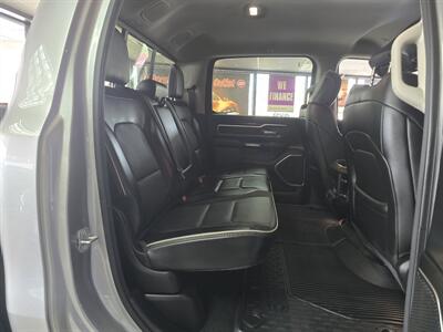 2022 RAM 1500 Laramie 4DR CREW CAB 4X4/V8   - Photo 18 - Hamilton, OH 45015