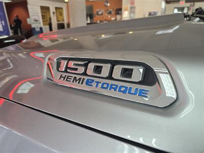 2022 RAM 1500 Laramie 4DR CREW CAB 4X4/V8   - Photo 31 - Hamilton, OH 45015