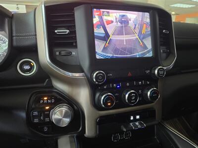 2022 RAM 1500 Laramie 4DR CREW CAB 4X4/V8   - Photo 24 - Hamilton, OH 45015