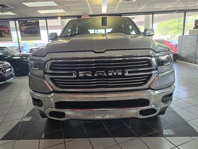 2022 RAM 1500 Laramie 4DR CREW CAB 4X4/V8   - Photo 2 - Hamilton, OH 45015