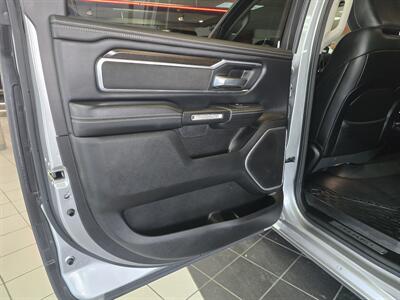 2022 RAM 1500 Laramie 4DR CREW CAB 4X4/V8   - Photo 10 - Hamilton, OH 45015