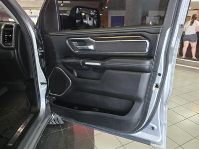 2022 RAM 1500 Laramie 4DR CREW CAB 4X4/V8   - Photo 13 - Hamilton, OH 45015