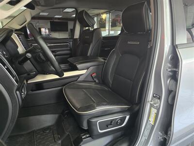 2022 RAM 1500 Laramie 4DR CREW CAB 4X4/V8   - Photo 9 - Hamilton, OH 45015
