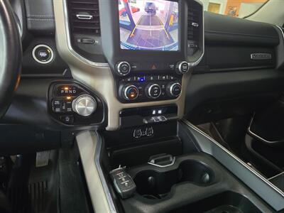2022 RAM 1500 Laramie 4DR CREW CAB 4X4/V8   - Photo 23 - Hamilton, OH 45015