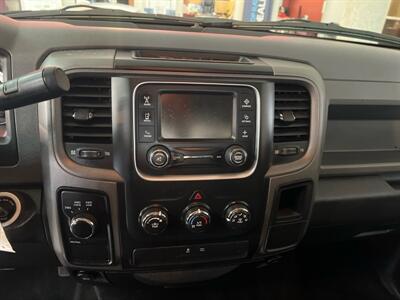 2013 RAM 1500 TRADESMAN 4DR CREW CAB 4X4   - Photo 15 - Hamilton, OH 45015