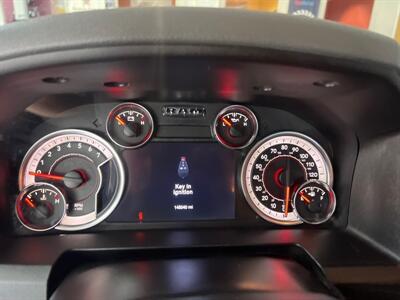 2013 RAM 1500 TRADESMAN 4DR CREW CAB 4X4   - Photo 13 - Hamilton, OH 45015