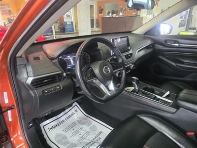 2019 Nissan Altima 2.5 SR   - Photo 8 - Hamilton, OH 45015