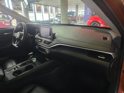 2019 Nissan Altima 2.5 SR   - Photo 13 - Hamilton, OH 45015
