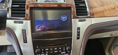 2011 Cadillac Escalade ESV Platinum Edition 4DR SUV AWD   - Photo 16 - Hamilton, OH 45015