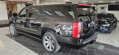 2011 Cadillac Escalade ESV Platinum Edition 4DR SUV AWD   - Photo 8 - Hamilton, OH 45015