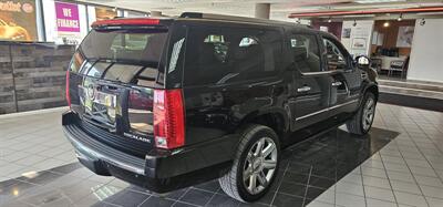 2011 Cadillac Escalade ESV Platinum Edition 4DR SUV AWD   - Photo 6 - Hamilton, OH 45015