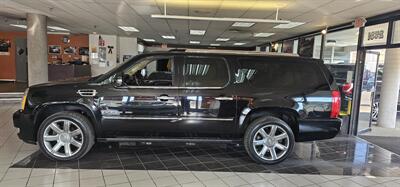 2011 Cadillac Escalade ESV Platinum Edition 4DR SUV AWD   - Photo 2 - Hamilton, OH 45015