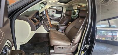 2011 Cadillac Escalade ESV Platinum Edition 4DR SUV AWD   - Photo 9 - Hamilton, OH 45015