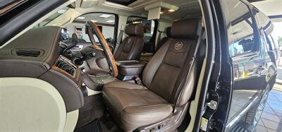 2011 Cadillac Escalade ESV Platinum Edition 4DR SUV AWD   - Photo 10 - Hamilton, OH 45015