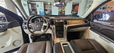 2011 Cadillac Escalade ESV Platinum Edition 4DR SUV AWD   - Photo 12 - Hamilton, OH 45015