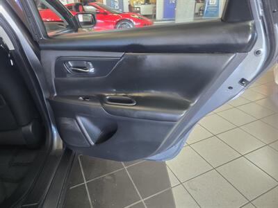2018 Nissan Altima 2.5 S   - Photo 15 - Hamilton, OH 45015