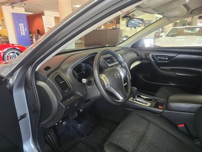2018 Nissan Altima 2.5 S   - Photo 8 - Hamilton, OH 45015