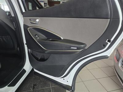 2018 Hyundai Santa Fe 2.4L   - Photo 15 - Hamilton, OH 45015
