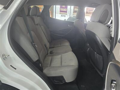 2018 Hyundai Santa Fe 2.4L   - Photo 16 - Hamilton, OH 45015