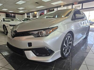 2018 Toyota Corolla Base 4DR HATCHBACK   - Photo 2 - Hamilton, OH 45015