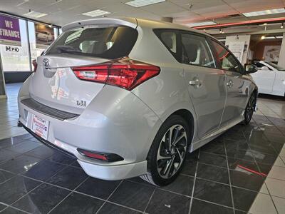 2018 Toyota Corolla Base 4DR HATCHBACK CVT   - Photo 6 - Hamilton, OH 45015