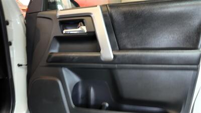 2016 Toyota 4Runner Limited 4DR SUV 4X4   - Photo 34 - Hamilton, OH 45015