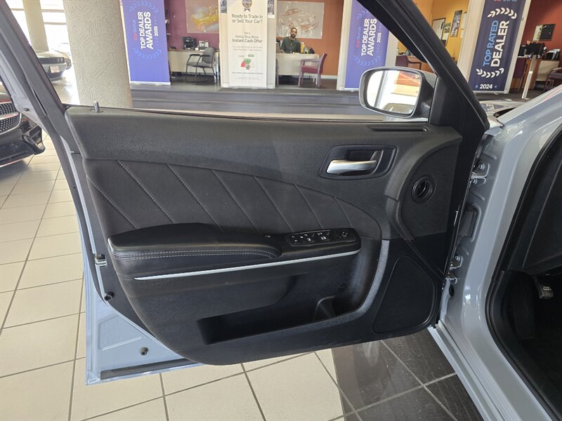 2022 Dodge Charger SXT 4DR SEDAN - Photo 6 - Hamilton, OH 45015