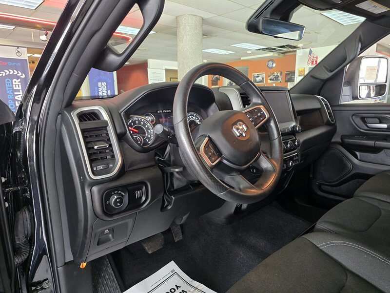 2025 RAM 1500 Tradesman 4DR CREW CAB 4X4 - Photo 7 - Hamilton, OH 45015