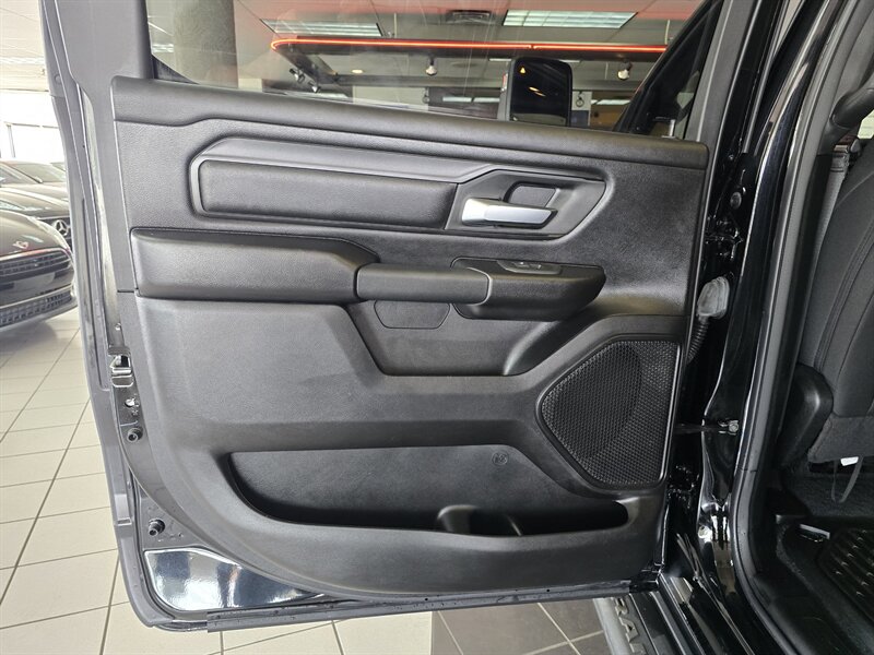 2025 RAM 1500 Tradesman 4DR CREW CAB 4X4 - Photo 9 - Hamilton, OH 45015