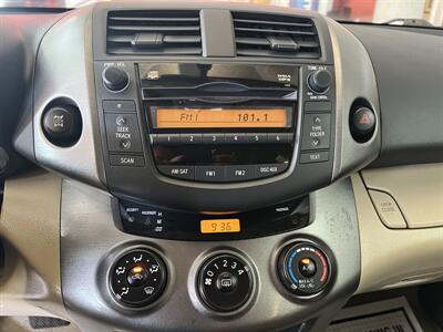 2010 Toyota RAV4 Base 4DR SUV 4X4   - Photo 14 - Hamilton, OH 45015
