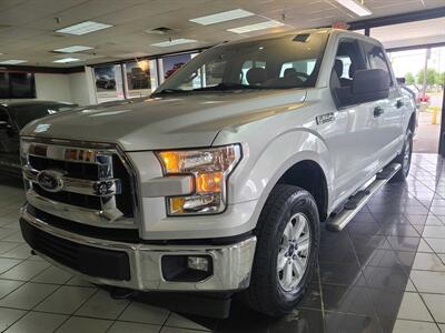 2017 Ford F-150 XLT SUPER CREW 4X4   - Photo 2 - Hamilton, OH 45015