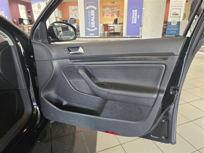 2013 Volkswagen Jetta SportWagen TDI   - Photo 12 - Hamilton, OH 45015